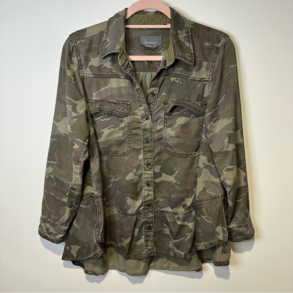 Anthropologie Tops - anthropologie camo button down blouse size 4P